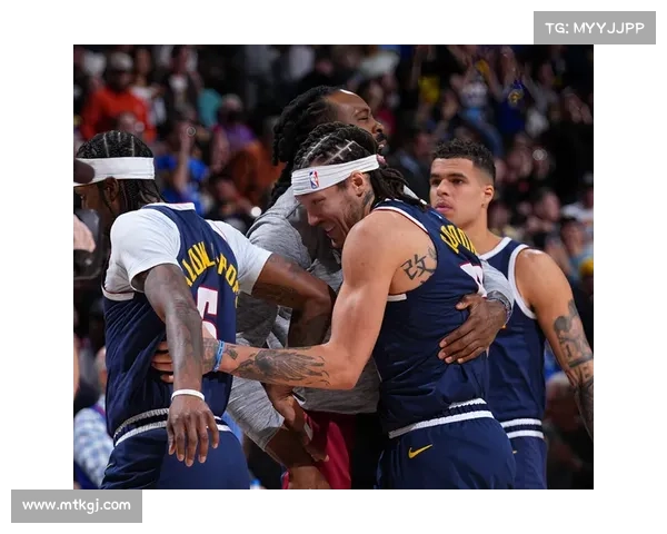 布朗全场发挥精彩斩获23分11篮板助力球队取胜